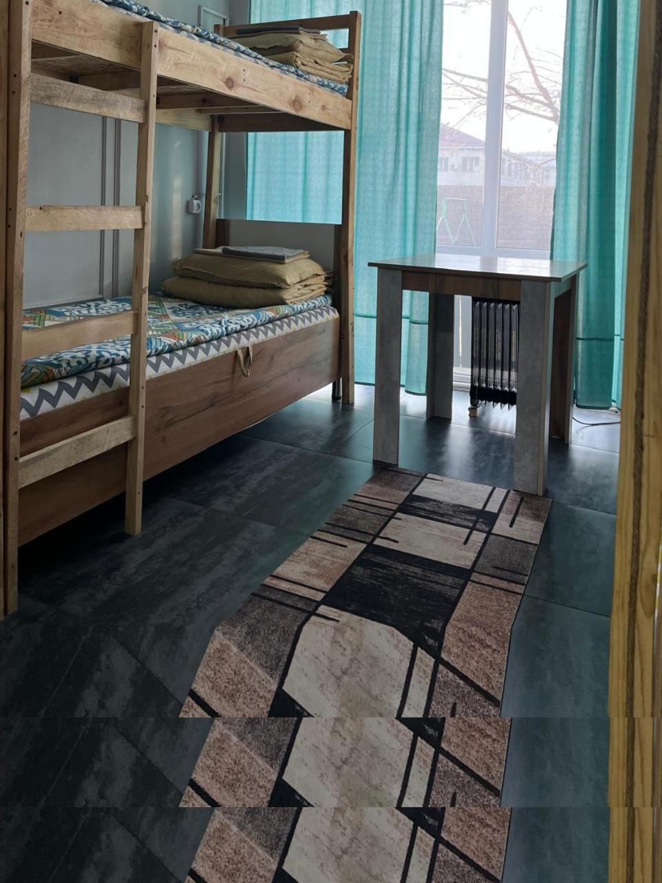 Hostel Del Luna Almaty Bagian luar foto