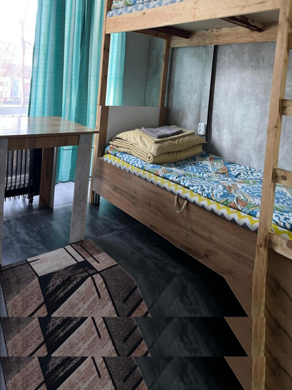 Hostel Del Luna Almaty Bagian luar foto