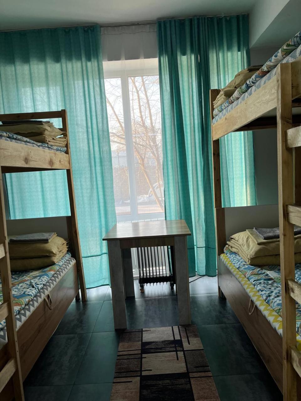 Hostel Del Luna Almaty Bagian luar foto