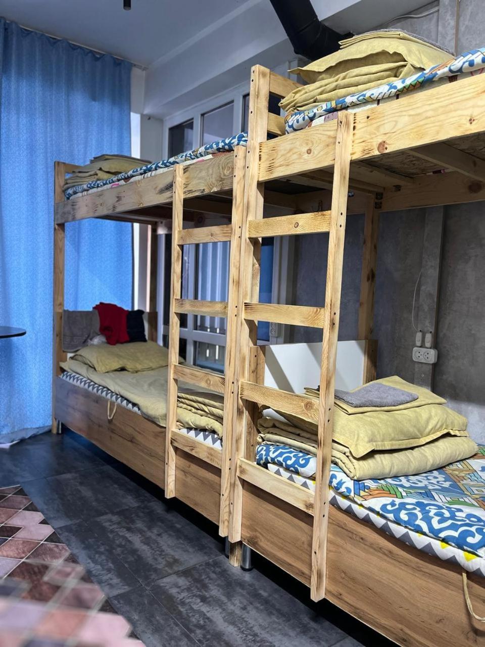 Hostel Del Luna Almaty Bagian luar foto