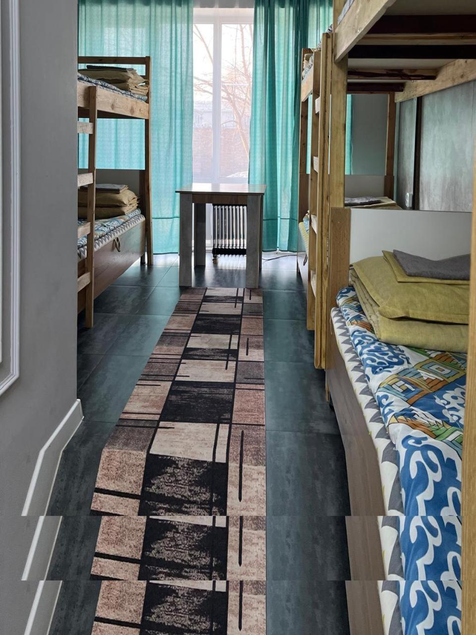 Hostel Del Luna Almaty Bagian luar foto