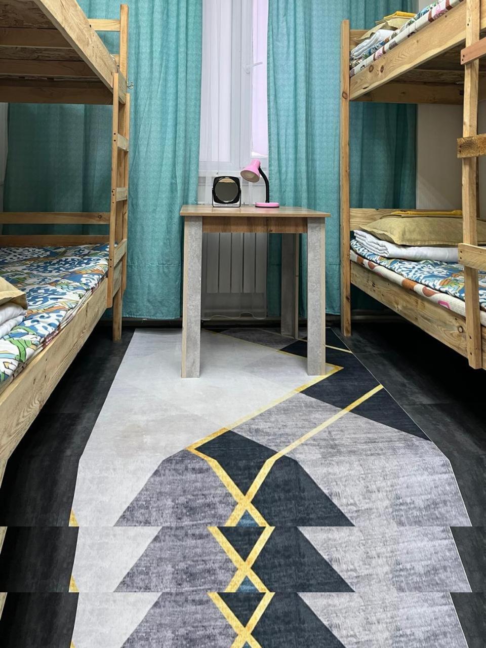 Hostel Del Luna Almaty Bagian luar foto
